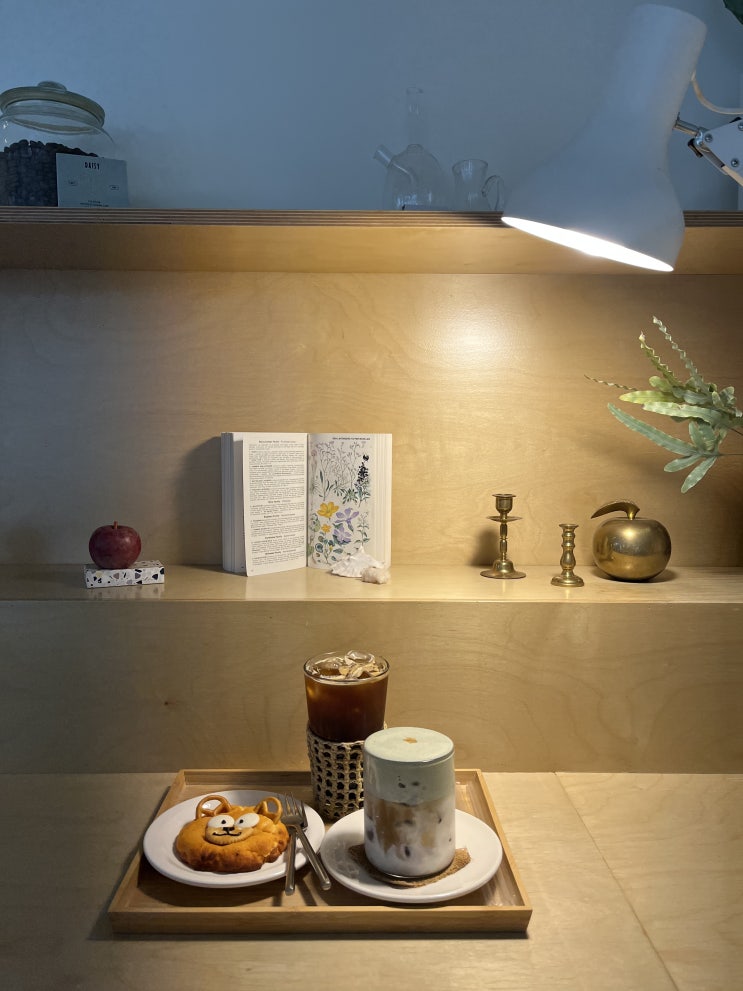 수원 신동 카페: 노멀데이즈 cafe normal days - 후르츠산도, 귀여운 더스트 쿠키가 있는 아늑한 카페