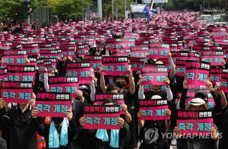"우리애 어깨 멍들었다"..학생 어깨 안마했다가 '아동학대' 신고당한 교사, 법원의 판단은? "우리애 어깨 멍들었다"..학생 어깨 안마했다가 '아동학대' 신고당한 교사, 법원의 판단은?