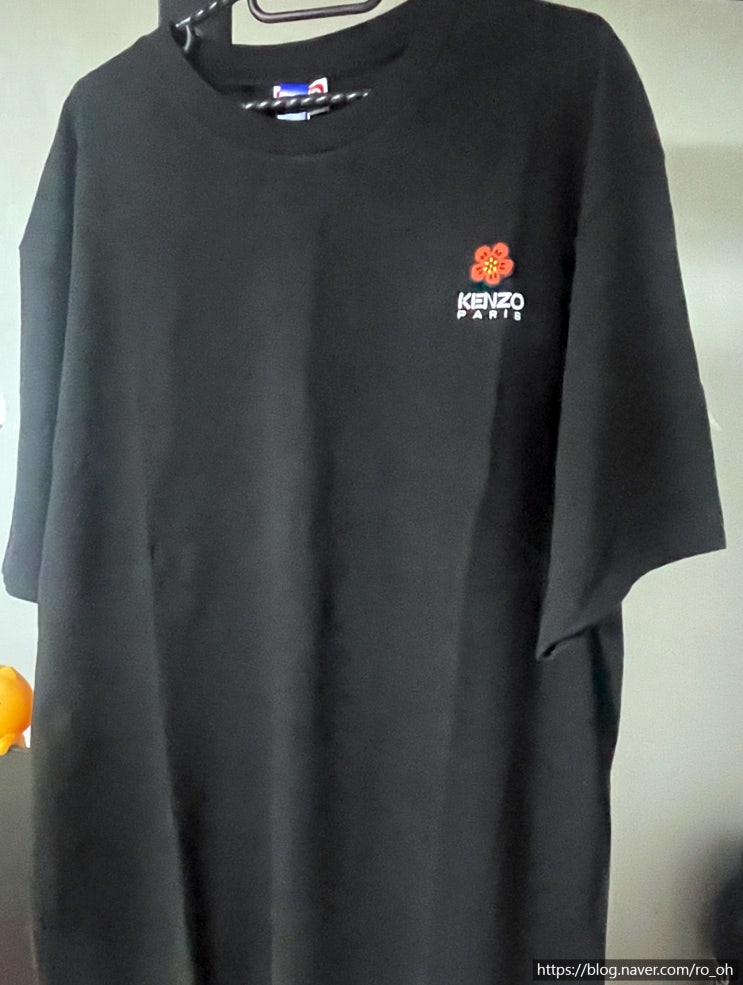 남성 보크 플라워 미니 로고 반소매 티셔츠 - 블랙 / FC65TS4124SG99