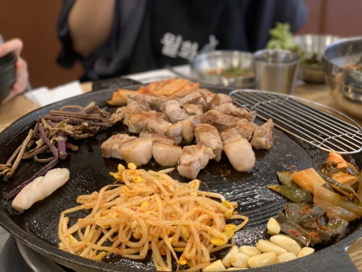  수원 광교 솥뚜껑 삼겹살 맛집 ‘월화식당’
