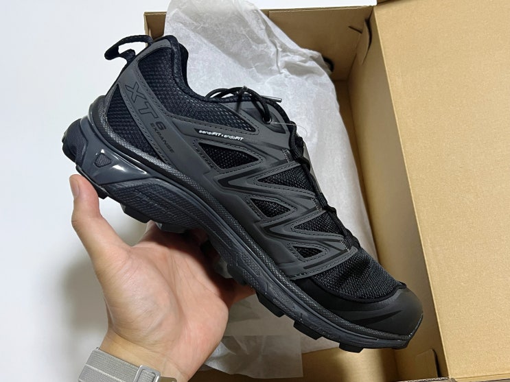 살로몬 XT-6 익스팬스 블랙 에보니 270 사이즈 실물 후기 착용샷 스트링 퀵레이스가 싫다면 xt-6 에보니로 L41741300 살로몬 XT-6 익스팬스 블랙 에보니 270 사이즈 실물 후기 착용샷 스트링 퀵레이스가 싫다면 xt-6 에보니로 L41741300