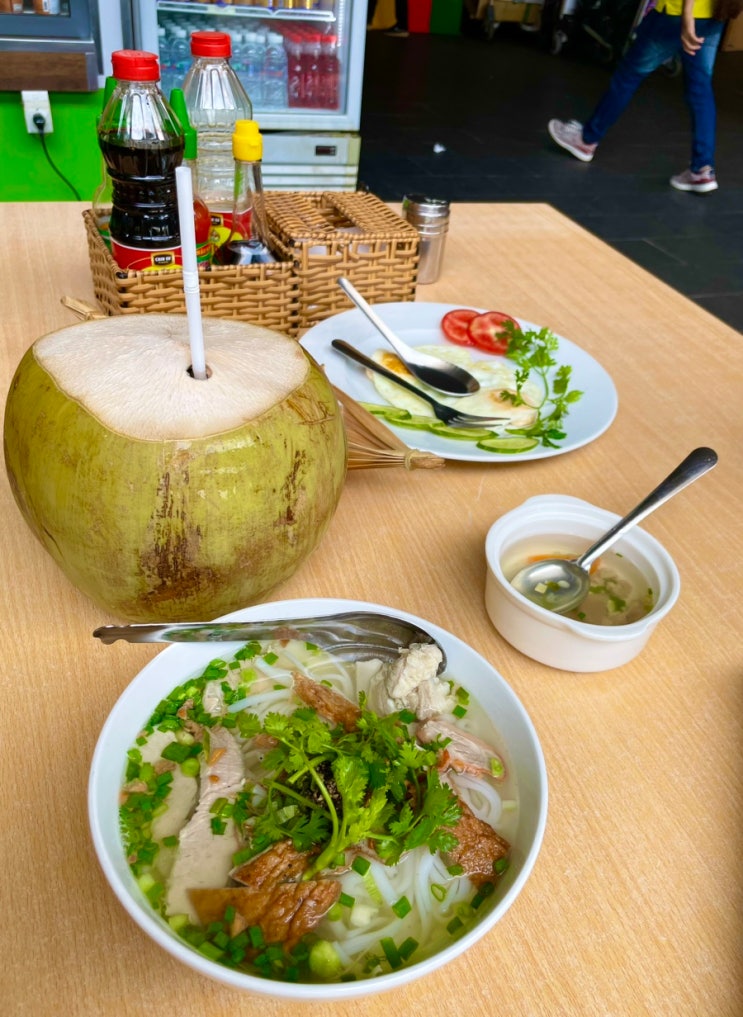 [푸꾸옥] 공항 식당 - Phuong Nam