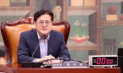 민주 새 <b>원내대표</b> <b>홍익표</b> "이젠 원팀, <b>이재명</b>과 총선 승리"