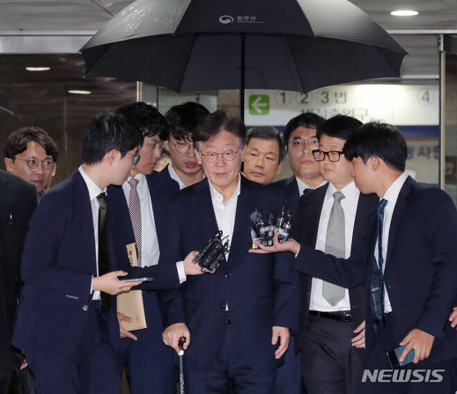  이재명 구속영장 기각…법원 "구속 필요성 인정 어려워"