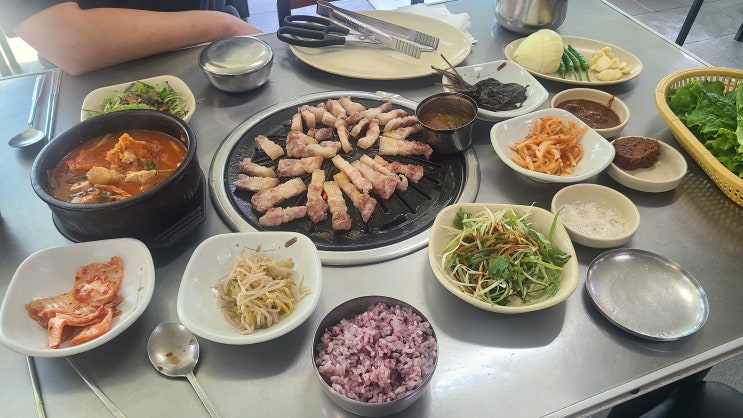 도두항 흑돼지맛집 연탄석쇠구이 오겹살과 김치찌개