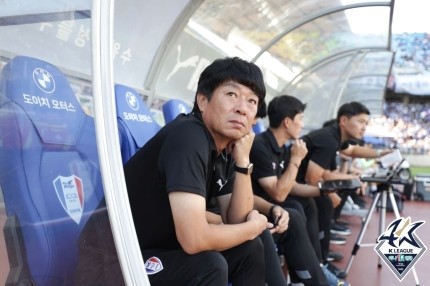 <b>수원</b> 삼성 김병수 <b>감독</b> 경질, <b>염기훈</b> <b>감독</b>대행. 몰락하는 축구... 
