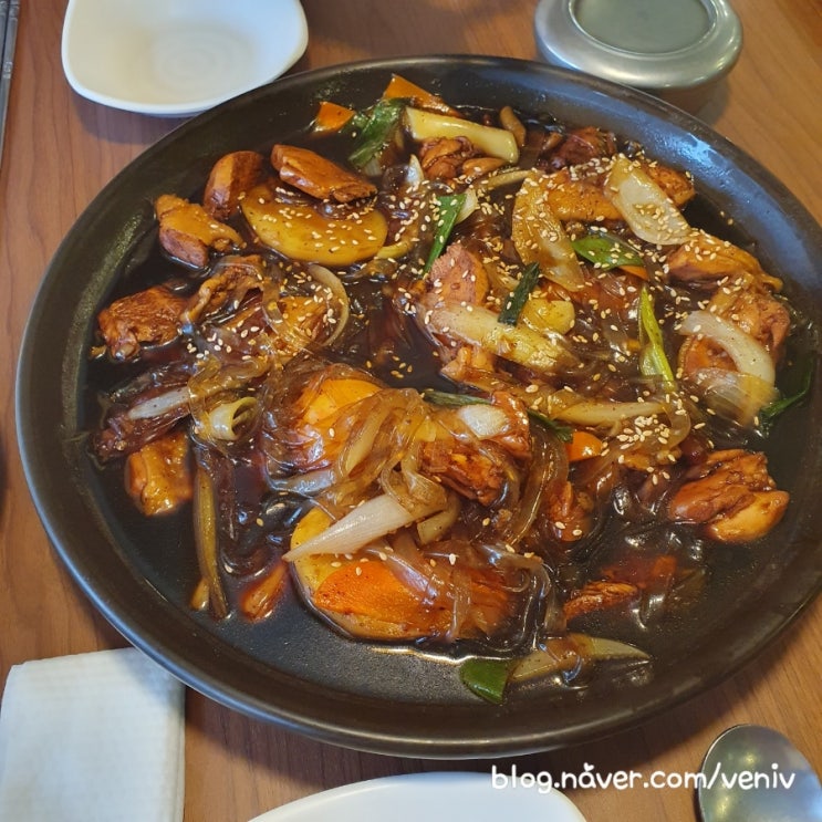  수성못역 근처 푸근한 분위기, 닭두꺼비 찜닭
