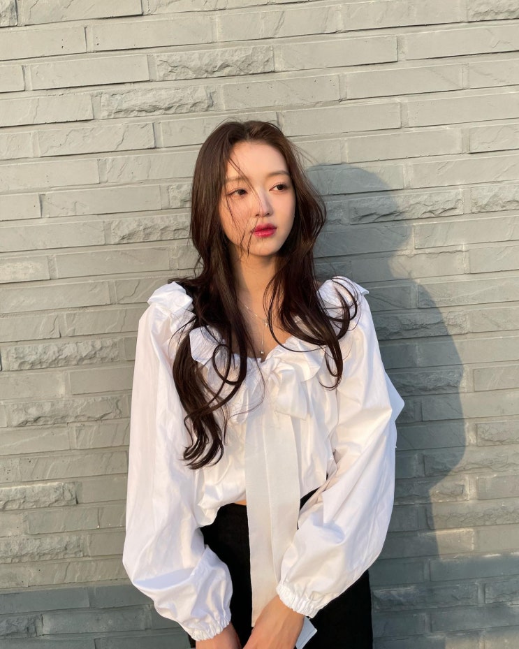 오마이걸 유아 파투 화이트 코튼 드로우 스트링 퍼프 슬리브 크롭 탑 정보 오마이걸 유아 파투 화이트 코튼 드로우 스트링 퍼프 슬리브 크롭 탑 정보