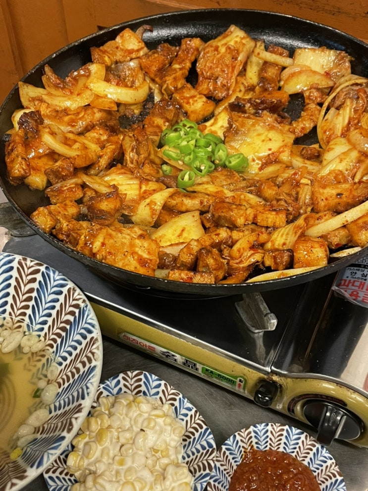  돼지김치구이 건대 맛집 정통집 건대점