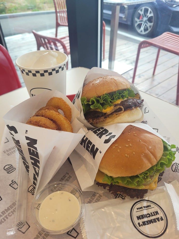  강릉 경포대 수제버거 맛집 '파머스 키친' 애견 동반 가능