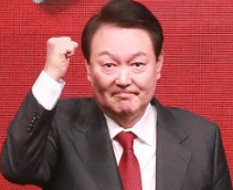  "윤석열 대통령, 레임덕이 다가오고 있습니다!"
