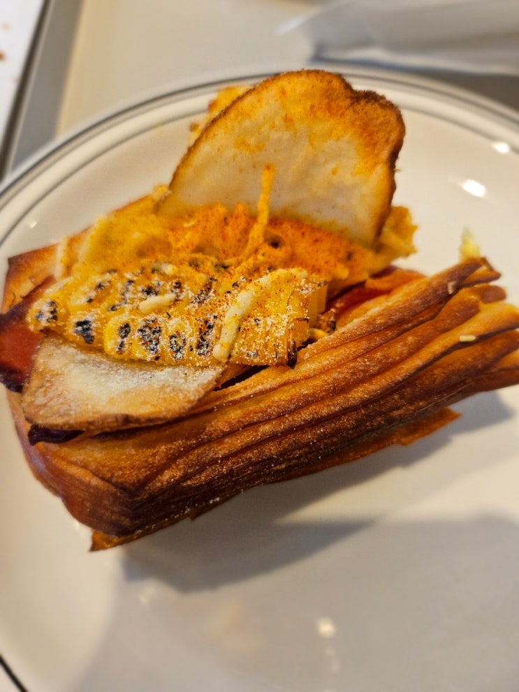  [건대맛집]회전초밥처럼 돌아가는 크로와상 트웰브미닛! 3층 루프탑까지