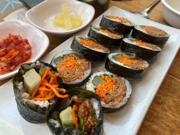  압구정역 맛집 - 분식집 바르다김선생