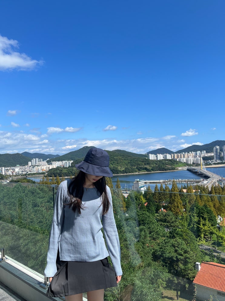  여수 소호동 카페 추천 대형카페 힐론 후기 (바다 뷰, 인공 폭포)