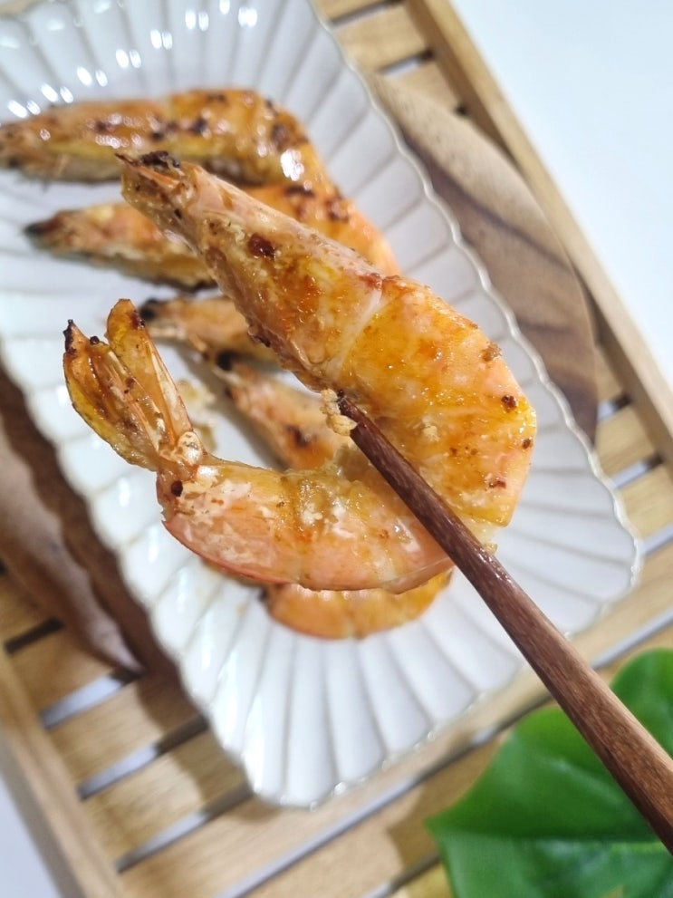  가을 제철 해산물 갈릭버터새우구이 요리 10월 냉동대하손질