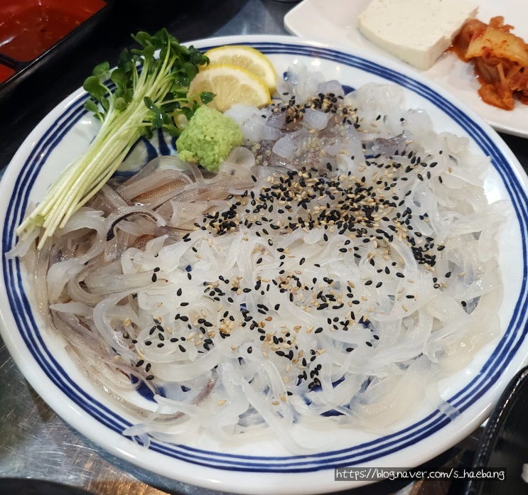  대구에서 핫한 광장코아 횟집 서비스로 옛날통닭이 나오는 싱싱포차산오징어 광장점