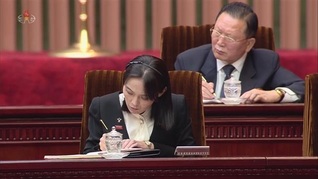 "김여정의 놀라운 전환: 북한의 최강 여성 리더의 부상"