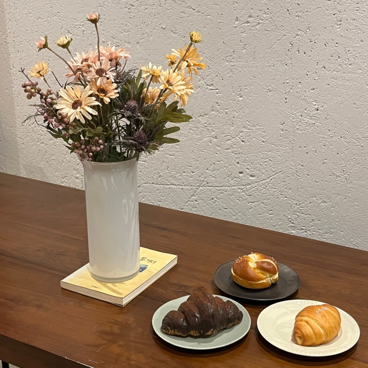  치앙마이카페 치앙마이빵집 치앙마이베이커리 어니언크림치즈베이글과 초코크로와상이 정말 맛있었던 치앙마이빵맛집 OHU bakery 오후