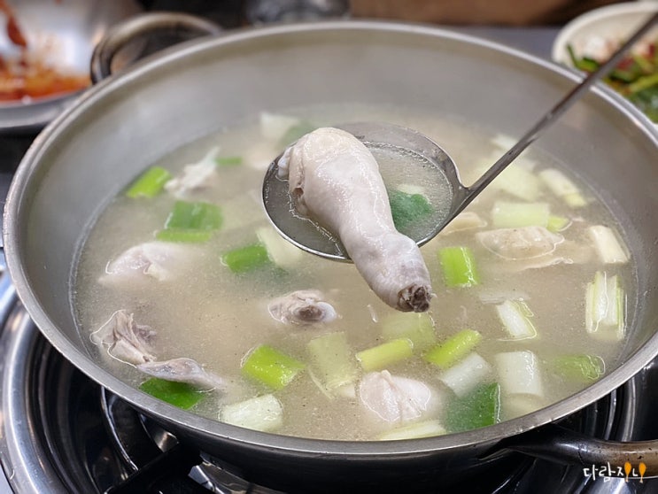  용산 남영역 큰집닭한마리 칼국수가 맛있어요