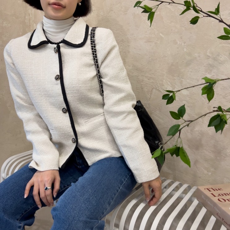  단정하고 귀여운 둥근카라 아이보리 긴팔트위드자켓