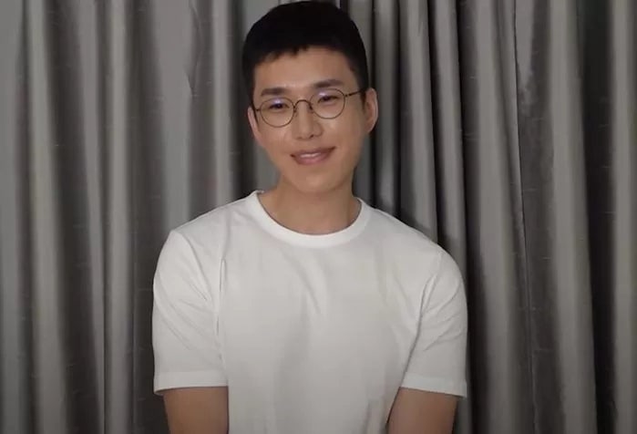 보겸 얼굴 공개 성형 근황 놀라운 변신