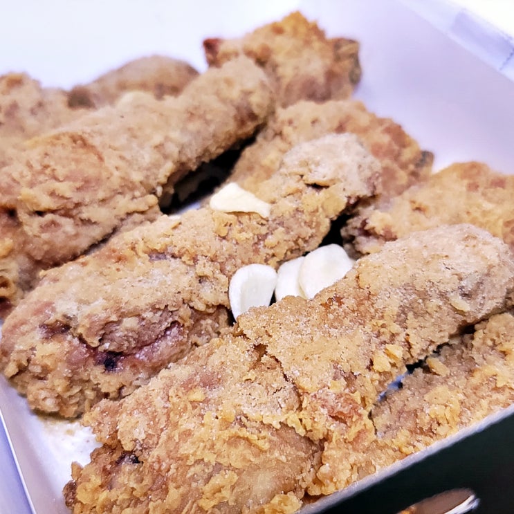  bbq치킨 메뉴 바삭갈릭 황금알치즈볼