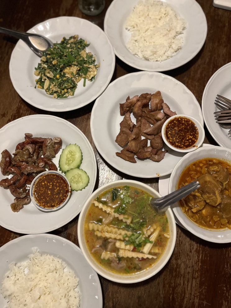 치앙마이맛집 곱창구이로 유명한 치앙마이북부음식맛집 타이밍 못맞추면 웨이팅맛집이었던 치앙마이 떵뗌또 떵템토 13 Northern Thai Cuisine