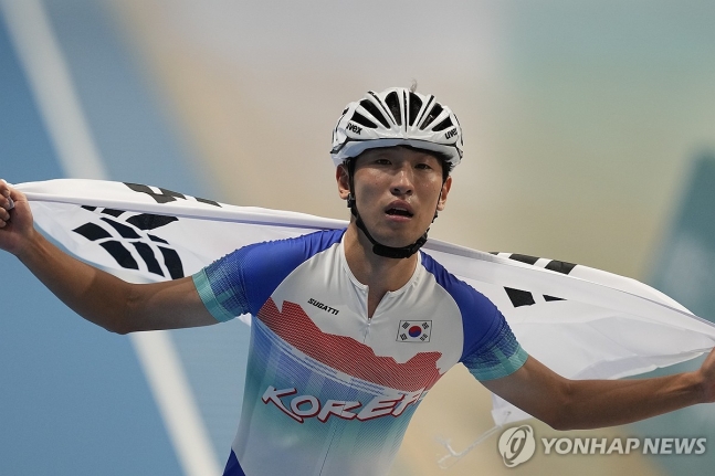 금메달…여자축구는 <b>북한</b>에 져 8강서 탈락, <b>다이빙</b> 우하람... 
