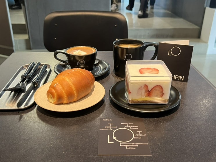  [인천송도,카페]린치핀_모던감성카페,케이크도 맛있다..!(프레지에,소금빵,흑임자갸또)