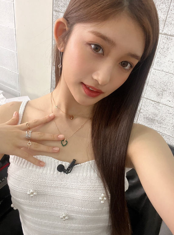 All About IVE Leeseo: High School, Real Name, Wallpapers, Gallery, and MBTI