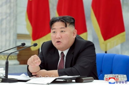 <b>김정은</b> "남한은 적…<b>핵무기 기하급수적</b>으로 늘려라"