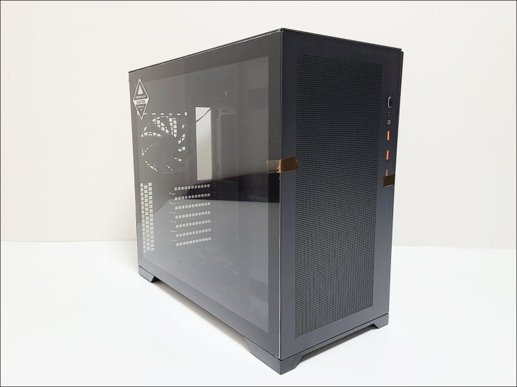  수직형 쿨링 구조 미들타워 PC케이스 darkFlash DS2000 MESH 강화유리