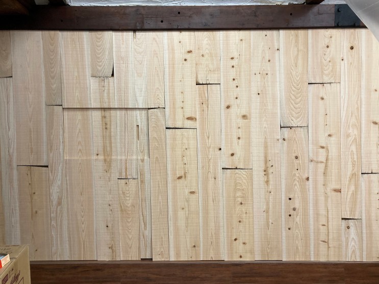 삼나무 원목으로 벽 포인트 주기 :: 한디자인그룹