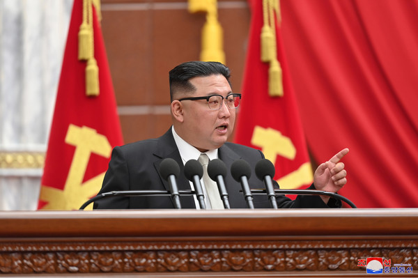 <b>김정은</b>, <b>노동당 전원회의</b>서 '강대강' 재확인 "南은 명백한 적"