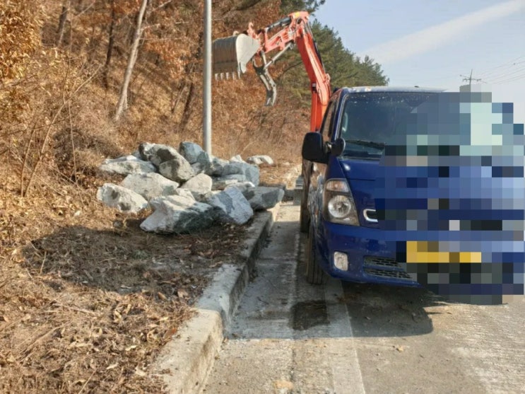  2023년 경남 합천군 쌍책면 밀양박씨 종중묘원조성 비석3개 경계석2미터23개 자판4자 잔디조성 가묘2기 2일차 공사 김천고인돌장의사