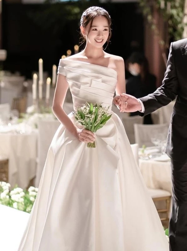 '8월의 신부' 손연재, 미공개 '웨딩 사진'에 모두 감탄...프로포즈 현장 올리자 시선 집중 '8월의 신부' 손연재, 미공개 '웨딩 사진'에 모두 감탄...프로포즈 현장 올리자 시선 집중