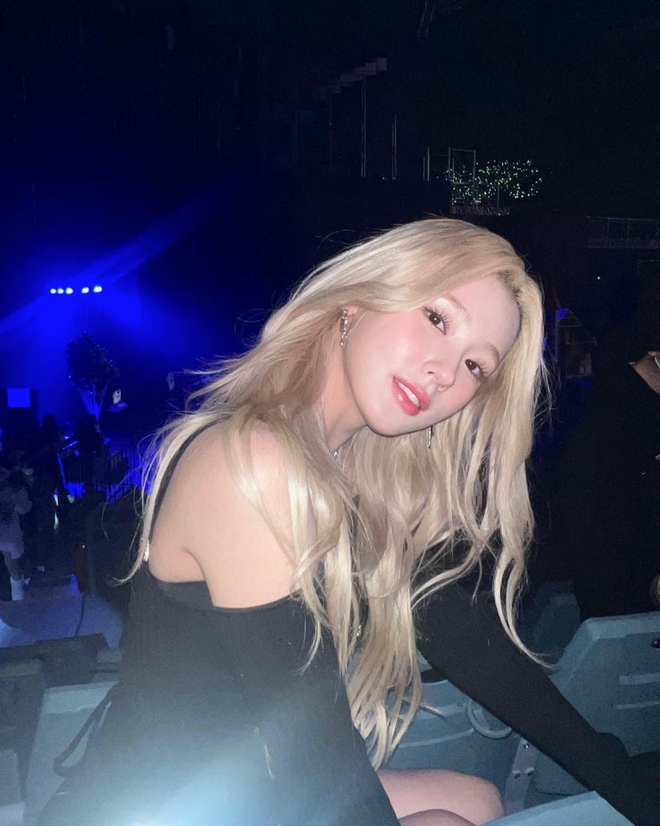 4세대 대표 걸그룹 멤버 미연, 블랙 나시 원피스 입고 인형 이목구비 자랑...오똑한 코 시선 집중 4세대 대표 걸그룹 멤버 미연, 블랙 나시 원피스 입고 인형 이목구비 자랑...오똑한 코 시선 집중