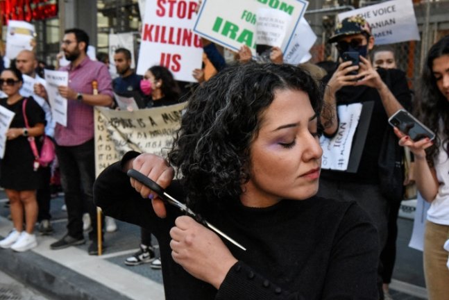 이란 히잡 시위. 팔라비 왕조와 아야톨라 호메이니