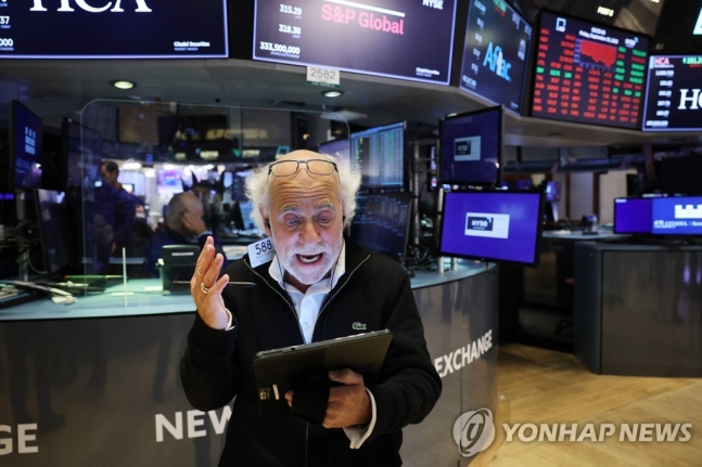 월가 대형은행 70% "올해 美 경기침체"…하반기 금리인하 예상도 월가 대형은행 70% "올해 美 경기침체"…하반기 금리인하 예상도