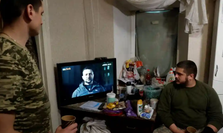 러시아가 장악한 마키우카 도시에 대한 우크라이나 미사일 공격으로 수십 명의 군인이 사망했습니다 러시아가 장악한 마키우카 도시에 대한 우크라이나 미사일 공격으로 수십 명의 군인이 사망했습니다