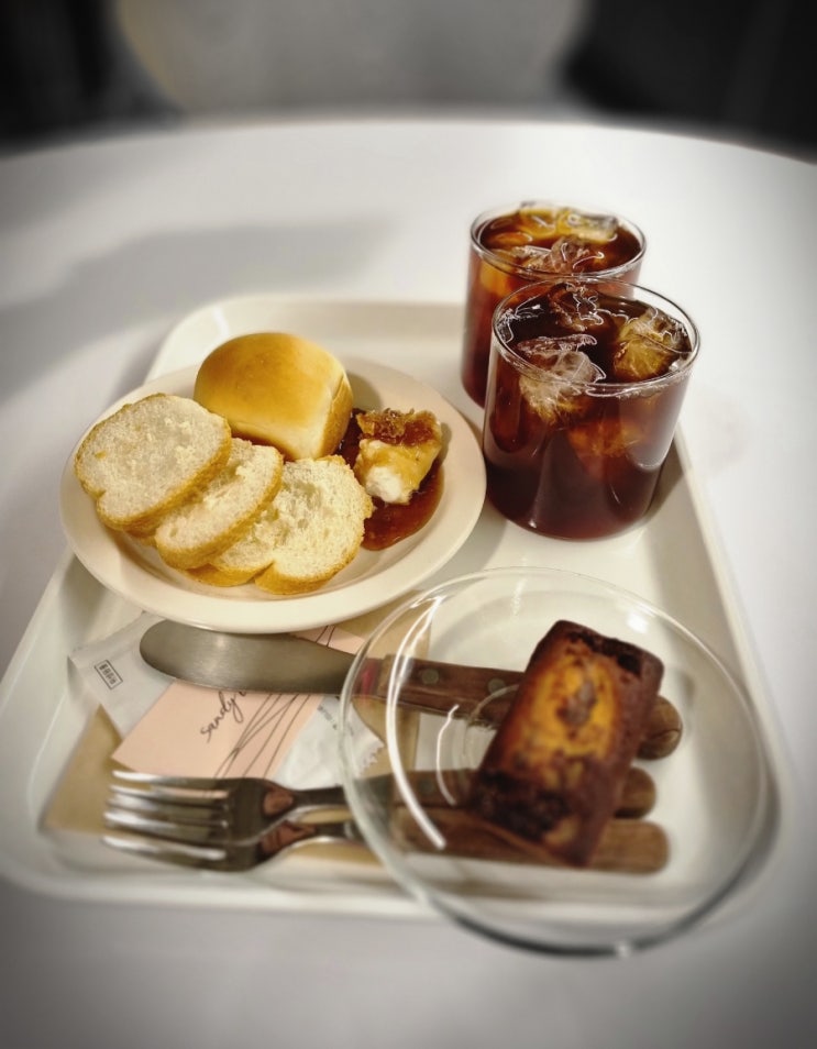  꾸덕하고 찐한 카이막과 휘낭시에 맛집 포항 샌디레이크영일대카페