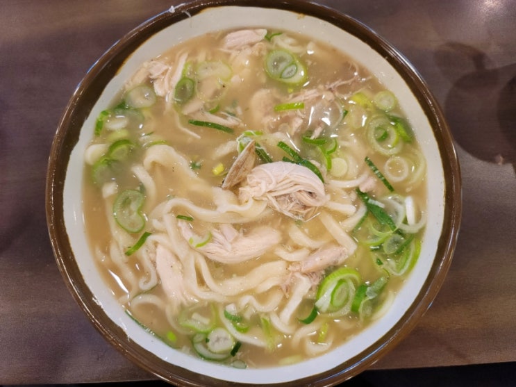  국물이 찐한 닭칼국수 20년 단골, 일산칼국수 본점