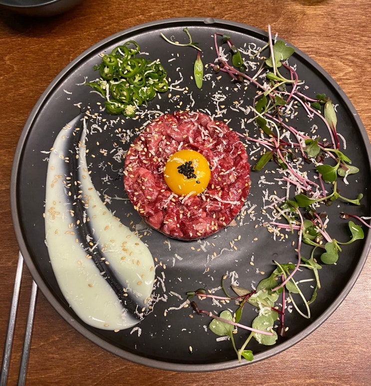  홍대 합정 조용한술집 육회 맛집 육회로 방문 후기