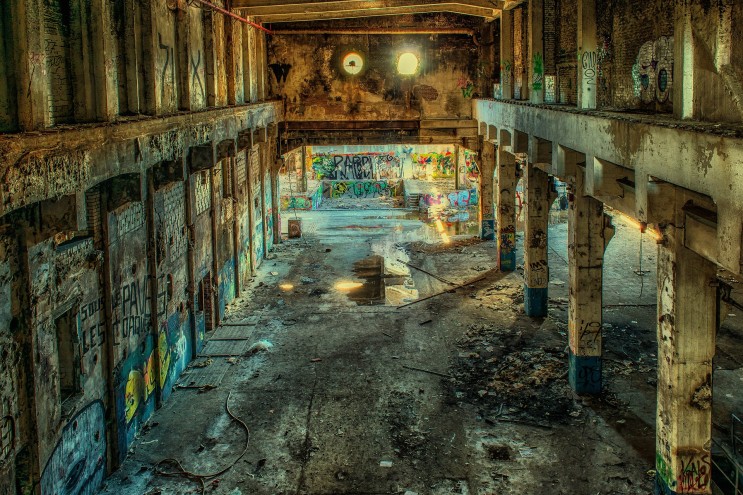 잃어버린 장소 공장 홀 버려진 락 지하철 유적 파괴 오래된 공장 흙 칼럼 형식