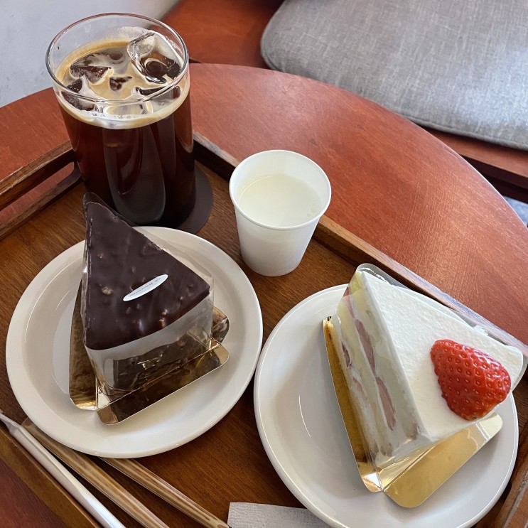 [철산 카페] 라조콩드 LA JOCONDE - 커피와 케이크가 맛있는 따뜻한 분위기의 감성 카페 ️ 