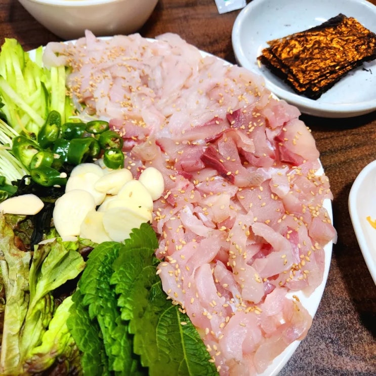  불광역 구룡포 막회 겨울 제철 음식 방어와 과메기