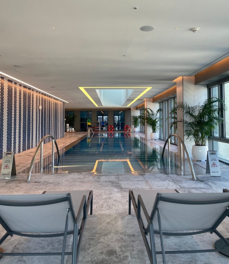  [Marriott] 르메르디앙 명동 (3) 피트니스센터, 수영장 (feat. 롯데백화점 본점 조명)