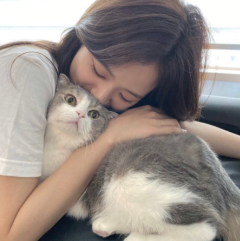  블랙핑크 리사 고양이 - 사심을 담아 쓰는 글