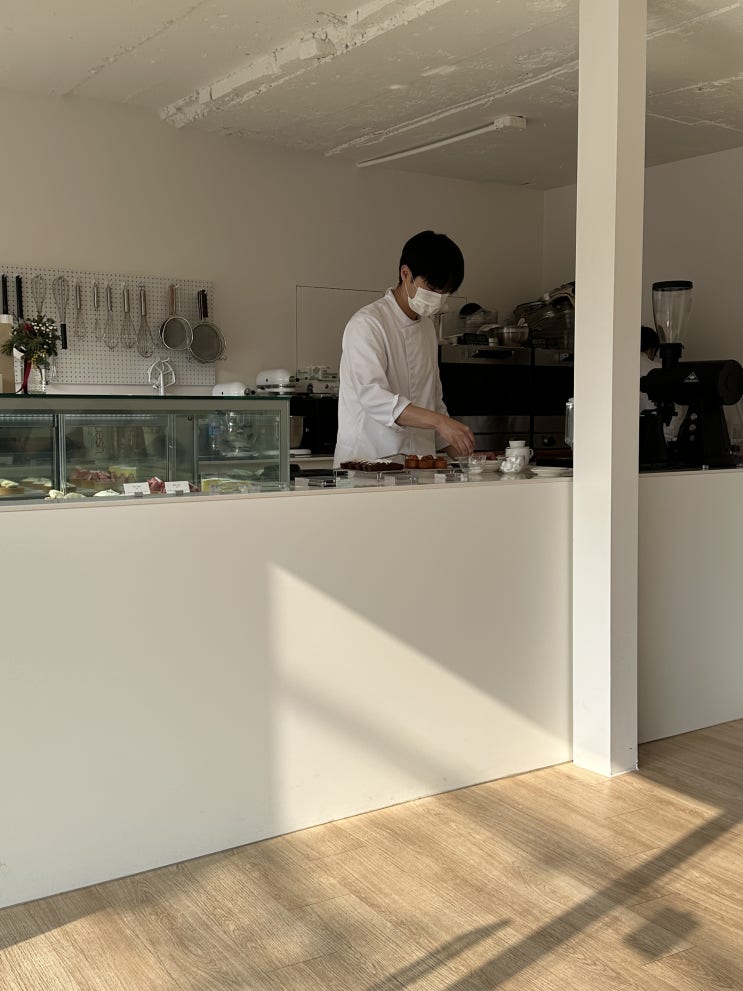  대봉동, 파티세리 백산