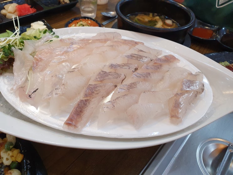  중화동 횟집 쨍하고 회썬날 우럭에 소주한잔!